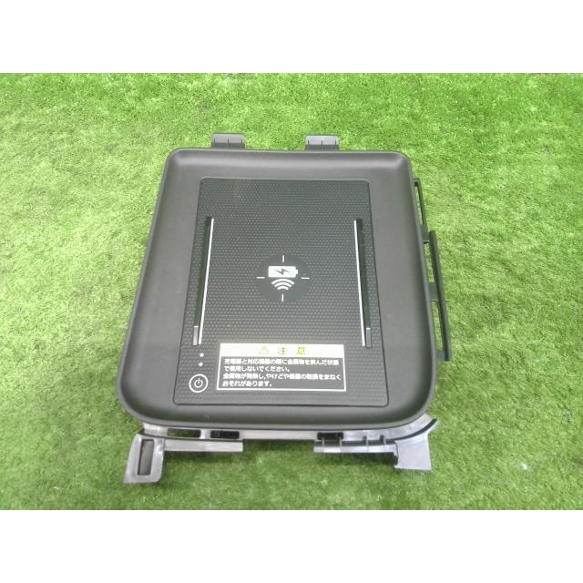 ヴェゼル 6BA-RV3 ワイヤレス充電器 G NH902P 8A370-3M0-J02