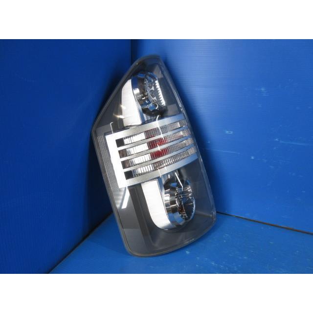 ヴォクシー 195690 1 DBA-ZRR70W 左 テールランプ テールライト 28-199