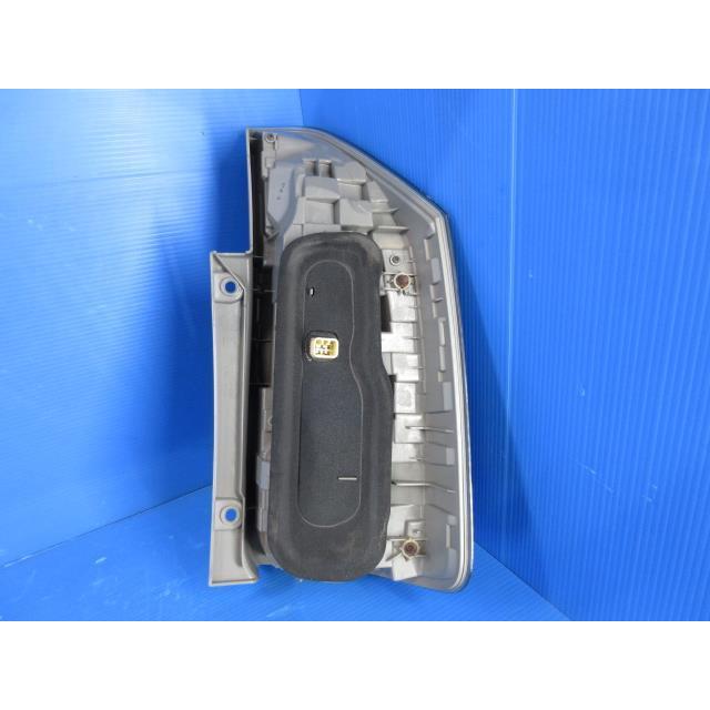 ヴォクシー 195690 1 DBA-ZRR70W 左 テールランプ テールライト 28-199