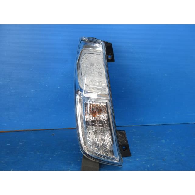 日産ルークス 左テールランプバルブ付きます