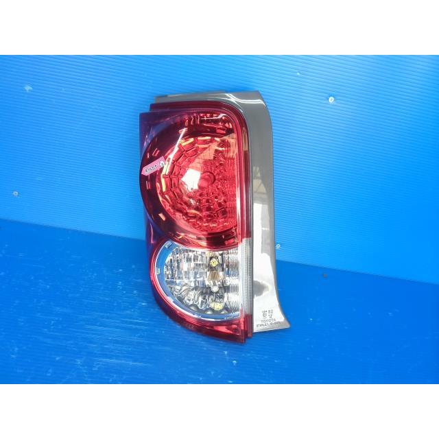 ルミオン のテールランプ カローラルミオン DBA-ZRE152N 右テールランプ リア レンズ 070 76325