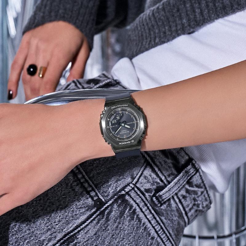 新品未使用 CASIO カシオ Gショック 腕時計 黒 ブラック シルバー G-SHOCK GM-110BB-1AJF CASIO ブラック アナログ・デジタル腕時計