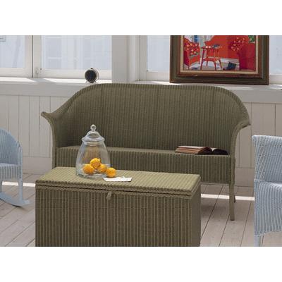 9045.シロクマ 収納いす クッション付き ①