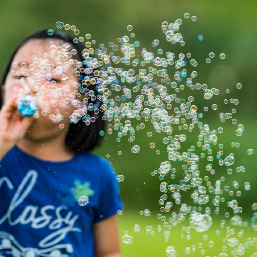 吹雪のように舞うしゃぼん玉  【 Uncle Bubble Fun バブル吹雪  & 特製シャボン玉液59ml 】キャンプ アウトドア キッズ こども 外遊び 庭遊び ギフト UB140 |  | 07