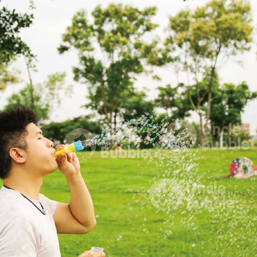 吹雪のように舞うしゃぼん玉  【 Uncle Bubble Fun バブル吹雪  & 特製シャボン玉液59ml 】キャンプ アウトドア キッズ こども 外遊び 庭遊び ギフト UB140 |  | 09