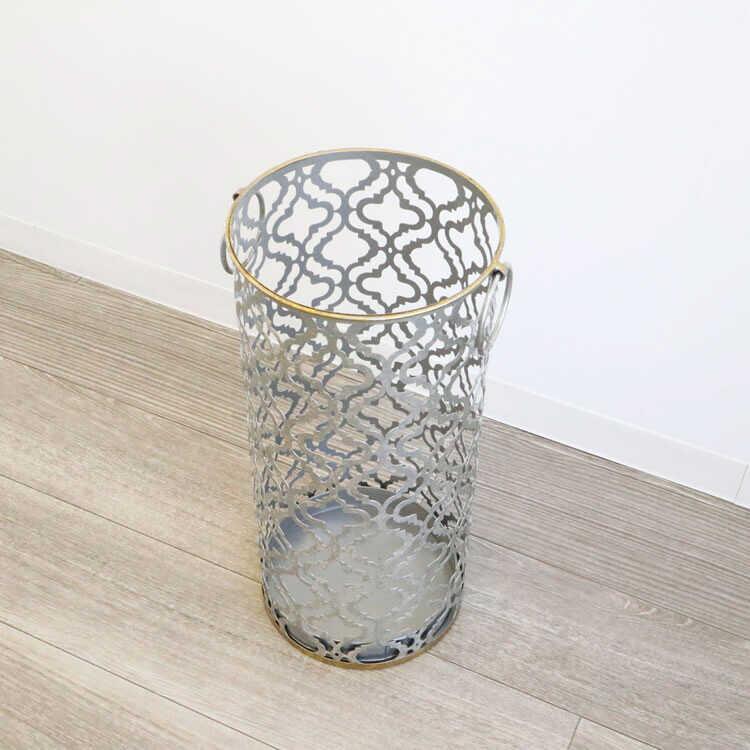 傘立て 傘たて アンブレラスタンド シルバー おしゃれ モダン アイアン 玄関 収納 取っ手 トレー付 完成品 丸 アンティーク調 頑丈 インテリア |  | 04