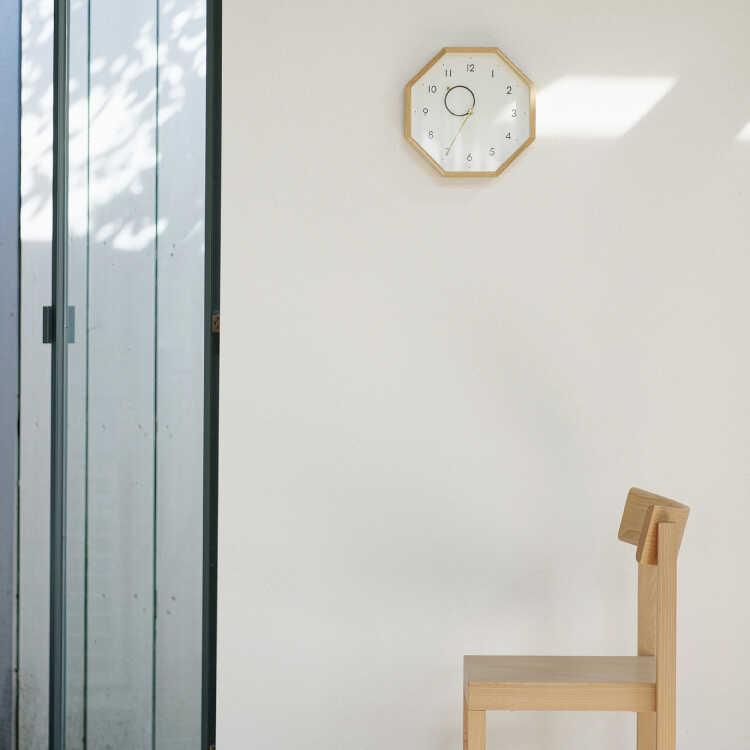 幸運を呼ぶ八角形の壁掛け時計 ナチュラルカラーのウォールクロック