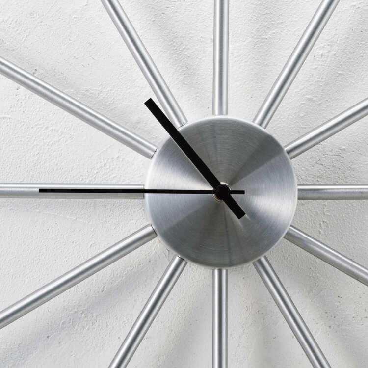 シルバーがスタイリッシュなアルミ製壁掛け時計 メンテナンスしやすいシンプルなウォールクロック 音なし スイープムーブメント 連続秒針 書斎 寝室 ダイニング |  | 04