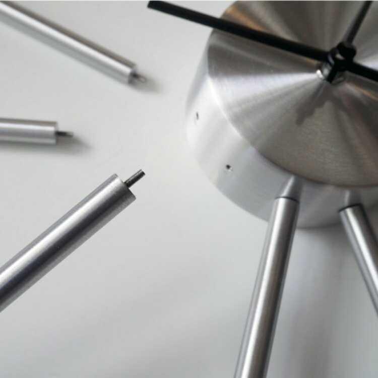 シルバーがスタイリッシュなアルミ製壁掛け時計 メンテナンスしやすいシンプルなウォールクロック 音なし スイープムーブメント 連続秒針 書斎 寝室 ダイニング |  | 05