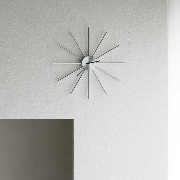 シルバーがスタイリッシュなアルミ製壁掛け時計 メンテナンスしやすいシンプルなウォールクロック 音なし スイープムーブメント 連続秒針 書斎 寝室 ダイニング |  | 09