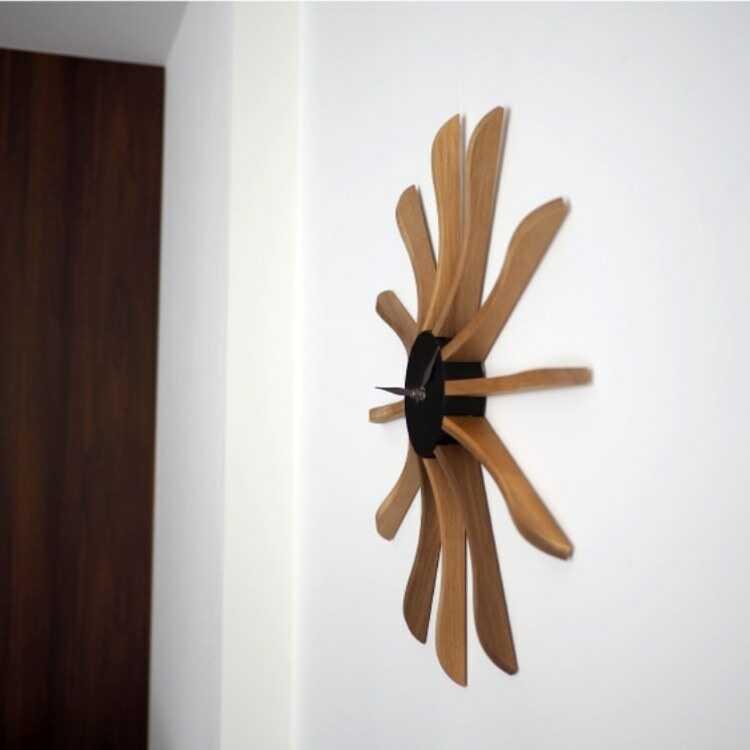 ミッドセンチュリーデザインの高級壁掛け時計 天然木製 音なし連続秒針