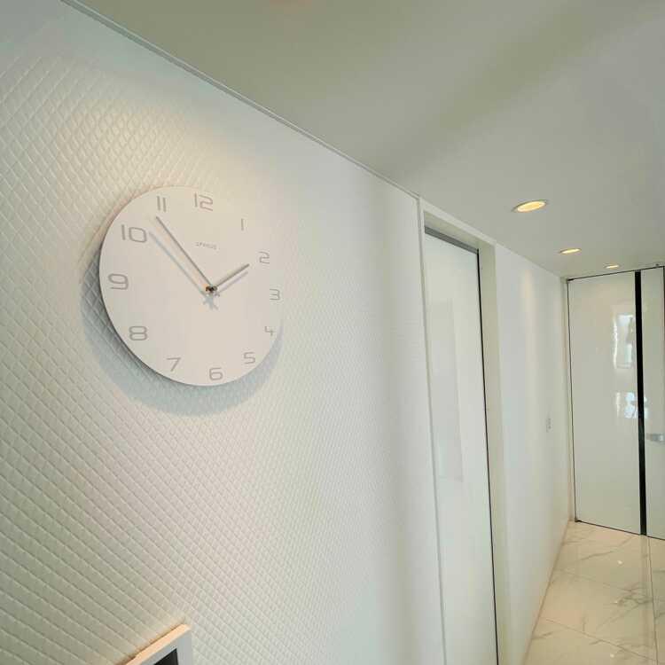 白ホワイトのシンプルモダンな壁掛け時計 無音 スイープムーブメント 連続秒針 ウォールクロック おしゃれ かっこいい モノトーン スタイリッシュ 直径30cm |  | 04