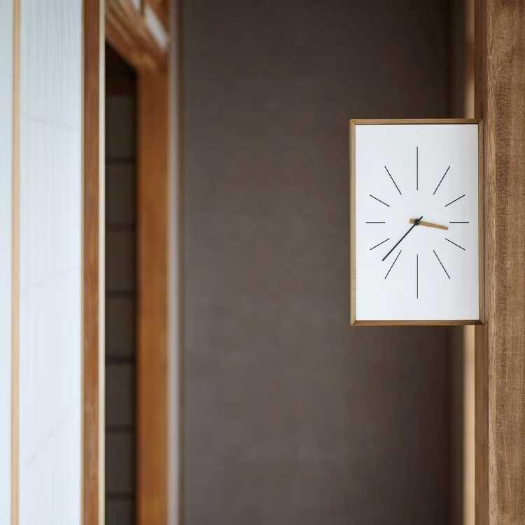 タテとヨコ両方OKの高級な両面壁掛け時計 天然木アカシア製 静かなスイープムーブメント ウォールクロック 連続秒針 お洒落 ダイニング 静音 シンプル リビング |  | 13