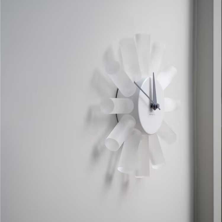 半透明のミッドセンチュリー風モダン壁掛け時計 ウォールクロック 無音 音なし 静音 スイープムーブメント 連続秒針 おしゃれ リビング ダイニング インテリア |  | 05