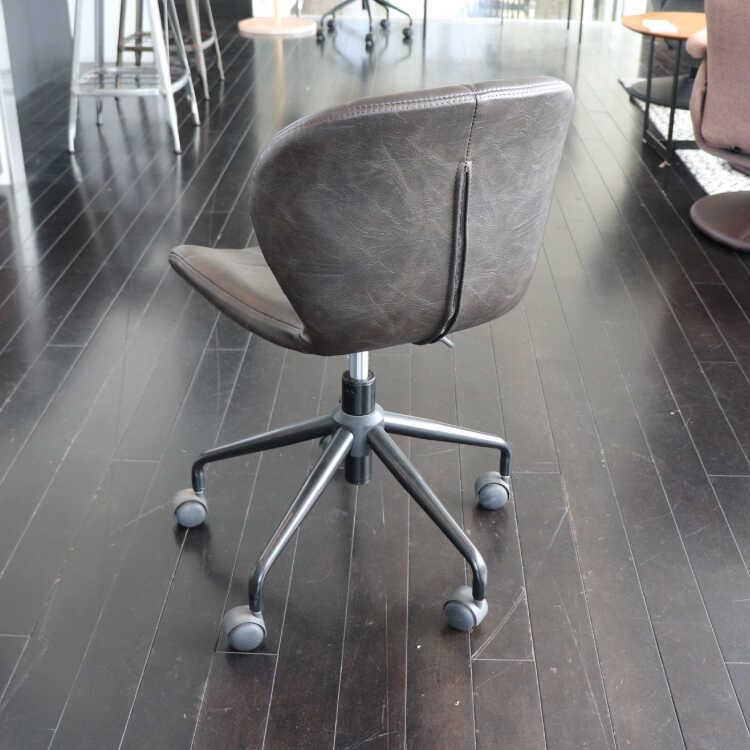 パソコンチェア　レザー　革　おしゃれ　デスクチェア　ワークチェア　かっこいい　回転　昇降式　キャスター　ヴィンテージ　ブラック　黒　ワンルーム　新生活 |  | 06