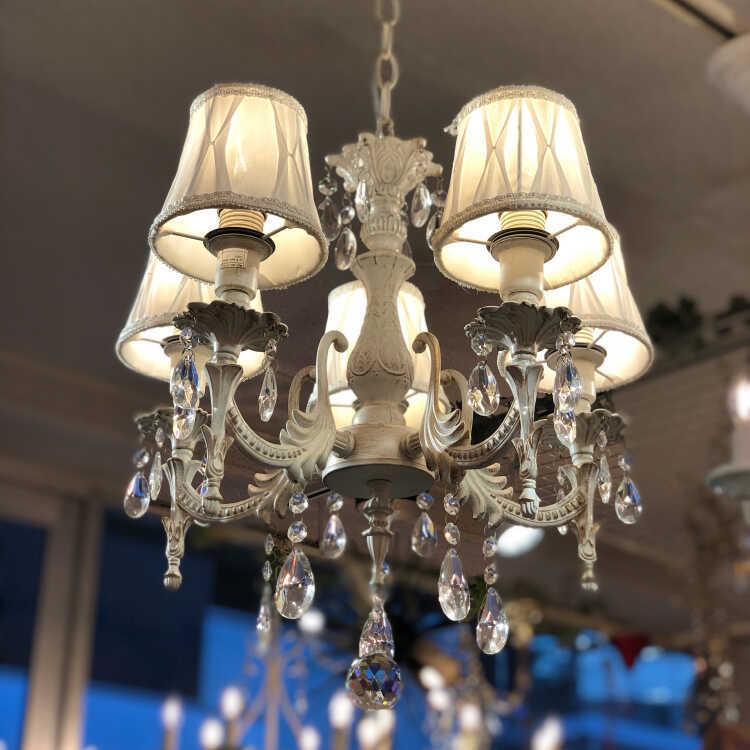 シャンデリア ホワイト エレガント 可愛い 寝室 フレンチ アンティーク