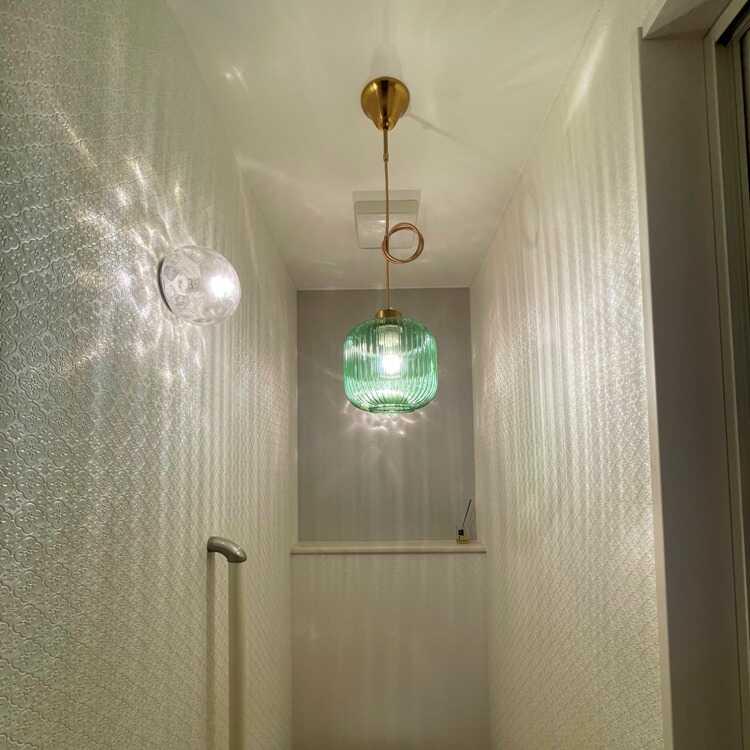 縦ストライプカットが綺麗なガラス製ペンダント照明 緑グリーン お得なLED付き おしゃれ 玄関 廊下 トイレ キッチン 脱衣場 直径21cm 1灯 |  | 10