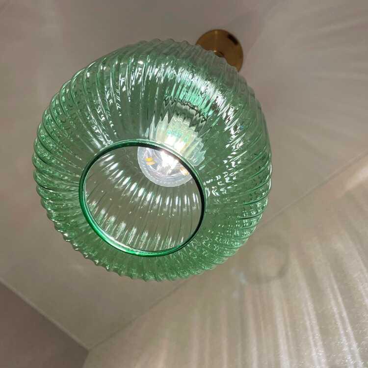 縦ストライプカットが綺麗なガラス製ペンダント照明 緑グリーン お得なLED付き おしゃれ 玄関 廊下 トイレ キッチン 脱衣場 直径21cm 1灯 |  | 12
