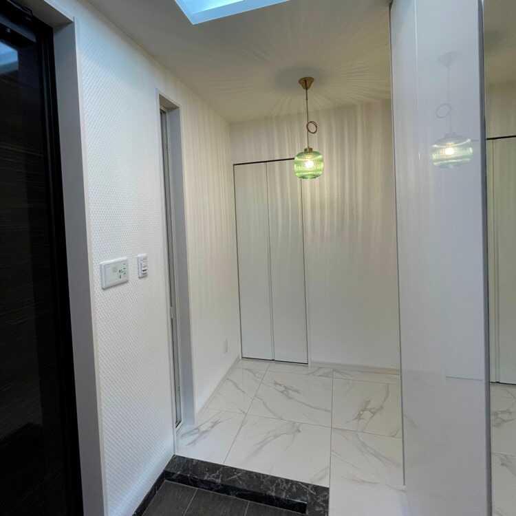 縦ストライプカットが綺麗なガラス製ペンダント照明 緑グリーン お得なLED付き おしゃれ 玄関 廊下 トイレ キッチン 脱衣場 直径21cm 1灯 |  | 02