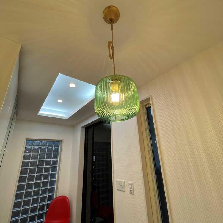 縦ストライプカットが綺麗なガラス製ペンダント照明 緑グリーン お得なLED付き おしゃれ 玄関 廊下 トイレ キッチン 脱衣場 直径21cm 1灯 |  | 04
