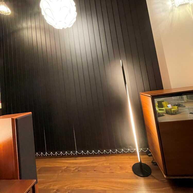 インテリアオブジェのようなLEDフロアライト かっこいいスタイリッシュ