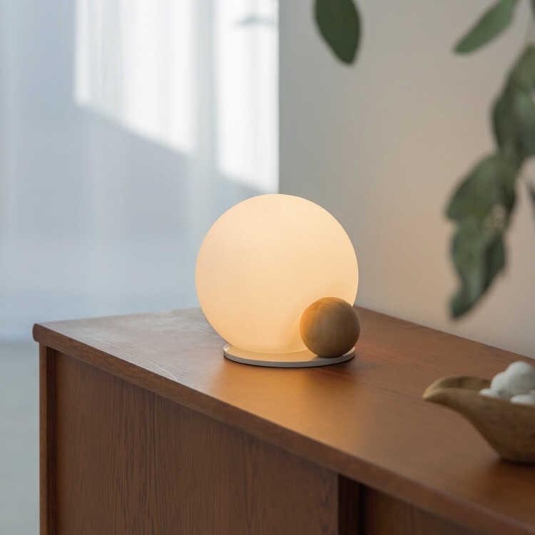 丸いフォルムの白いガラス製テーブルライト LED専用 おしゃれ フロアランプ  かわいい 卓上照明 寝室 リビング 玄関 白色 ホワイト ハンドメイド ガラスシェード |  | 01