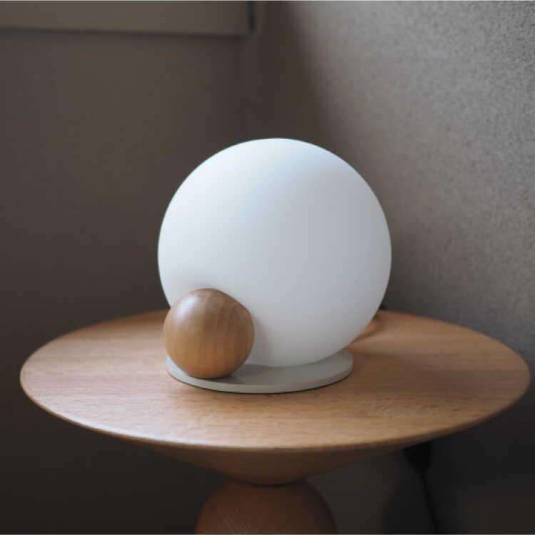 丸いフォルムの白いガラス製テーブルライト LED専用 おしゃれ フロアランプ  かわいい 卓上照明 寝室 リビング 玄関 白色 ホワイト ハンドメイド ガラスシェード |  | 03