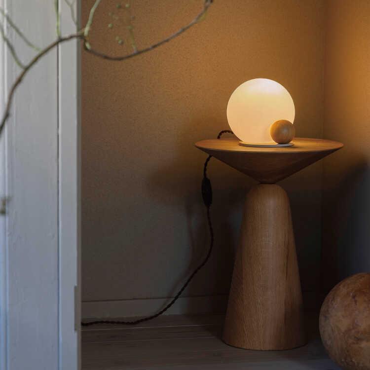 丸いフォルムの白いガラス製テーブルライト LED専用 おしゃれ フロアランプ  かわいい 卓上照明 寝室 リビング 玄関 白色 ホワイト ハンドメイド ガラスシェード |  | 08