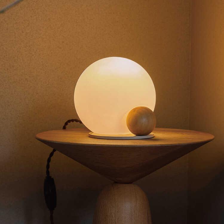 丸いフォルムの白いガラス製テーブルライト LED専用 おしゃれ フロアランプ  かわいい 卓上照明 寝室 リビング 玄関 白色 ホワイト ハンドメイド ガラスシェード |  | 09