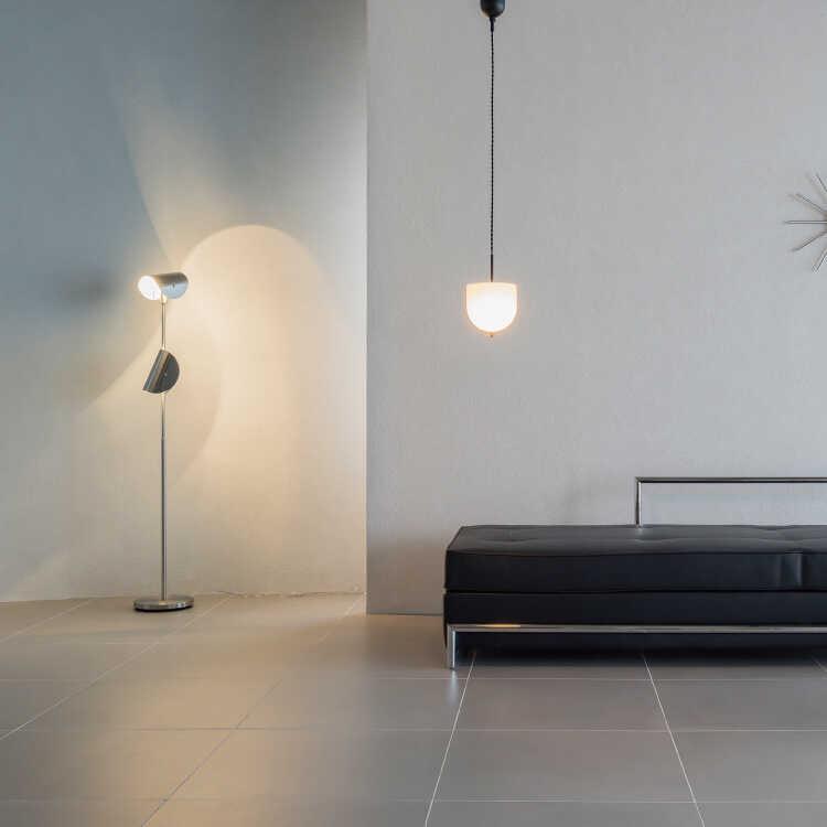 間接照明効果が凄い！ミッドセンチュリーデザインのフロアライト LED