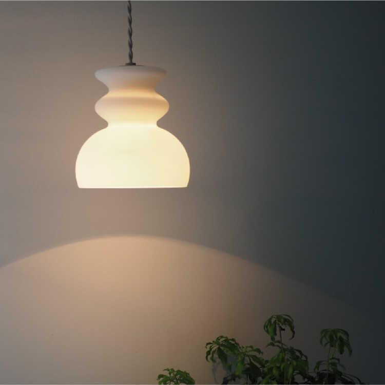 モダンテイストの白ガラス製ペンダントライト1灯 LED対応 ホワイト