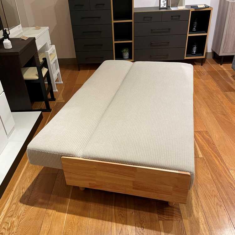 幅189cm・北欧風布製ソファーベッド ベージュ色 クッション2個付き ファブリック張り おしゃれ かわいい 天然木ラバーウッド製 シンプル 家具 インテリア |  | 03