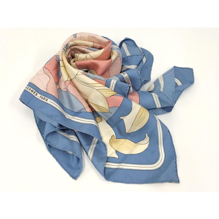 中古】HERMES 大判スカーフ カレ90 FLEURS de LOTUS 蓮の花 ブルー  