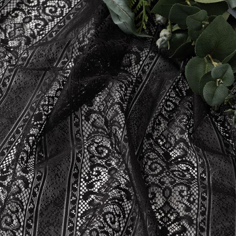 深まってゆく秋のためのミニカーテン アンティークブラックレースで