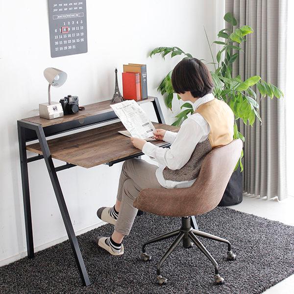 東馬　tohma 　デスク　テーブル　学習机 東馬（Tohma） デスク 幅96cm ラック付き スチール脚 木目調 コード穴