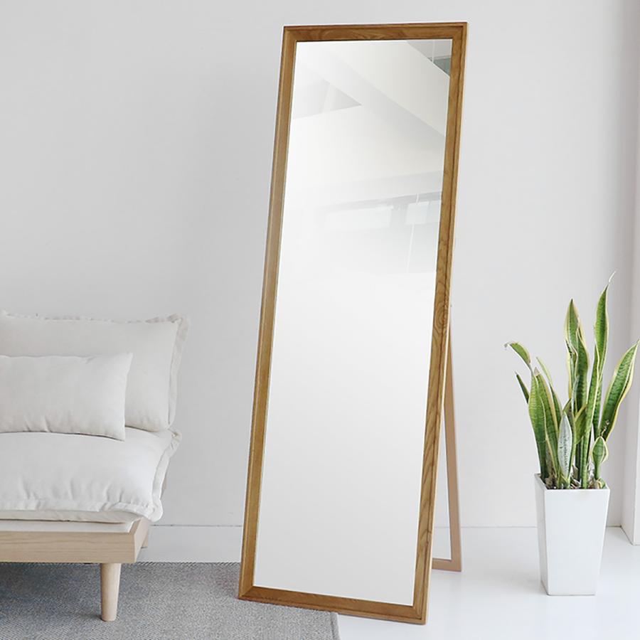 装飾的なフレームの大きなスタンドミラー