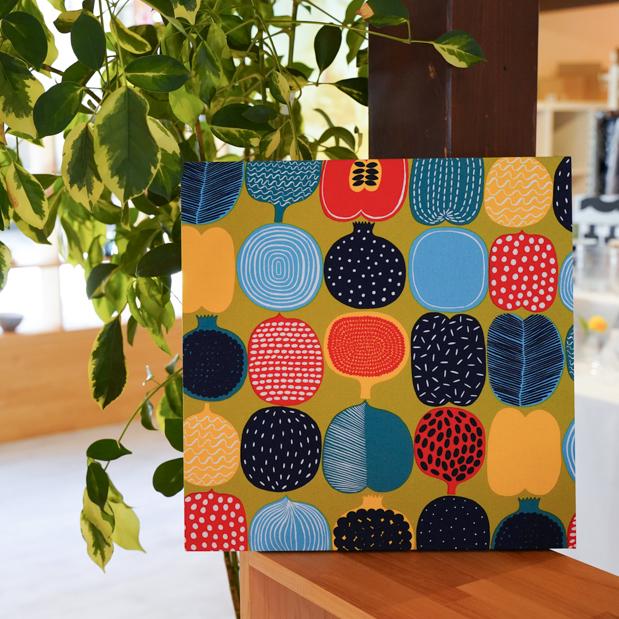 ファブリックパネル Marimekko マリメッコ コンポッティ Kompotti グリーン イエロー 40 40cm 正方形 Mサイズ 単品販売 北欧 インテリア 壁掛け おしゃれ M Paneru M 4 インテリア四季 通販 Yahoo ショッピング
