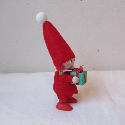 NORDIKA / ノルディカ プレゼントを持った女の子 グリーン NRD120727