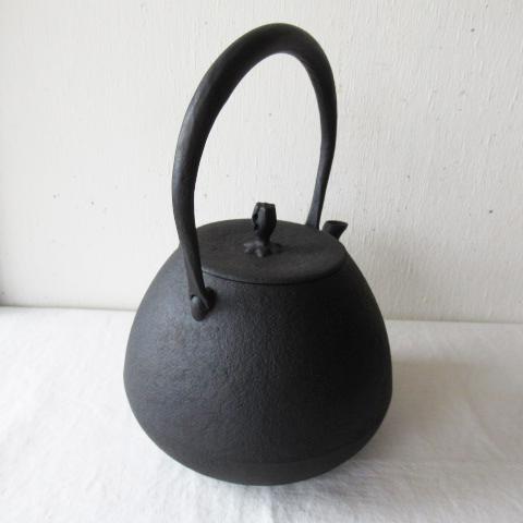 南部鉄器　鉄瓶　秋の実肌 釜定<br>秋の実 肌 鉄瓶 | 鉄瓶・ケトル | kuriyaオンライン