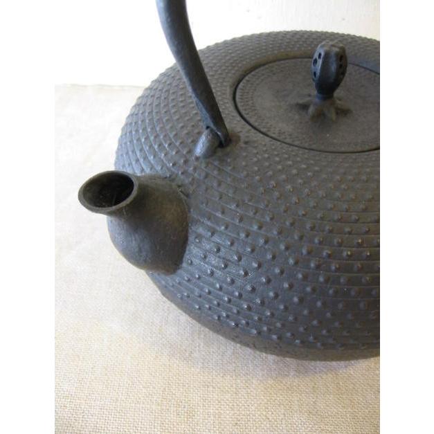 鉄瓶・菊丸あられ 釜定 工房 南部鉄器ご注文日より約1年9ケ月〜にて