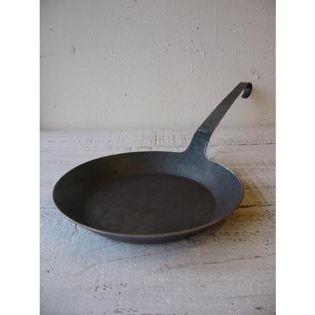 turk / Classic Frying Pan / No.4 Φ24cmターク / クラシック　フライパン / ４号　Φ24cmドイツ　鉄　一枚板｜interiorspace｜05