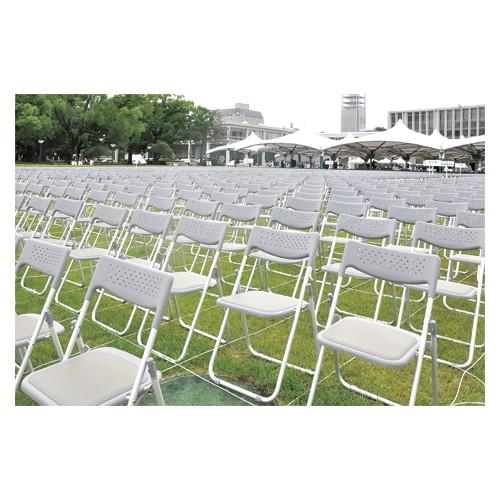 弘益 アルミ折り畳みイス（クッションパッド付） AFC-2APU(GR) 1台 |  | 04