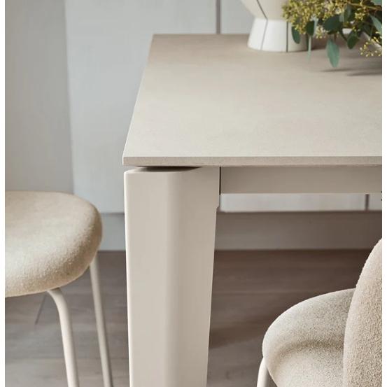calligaris（カリガリス） ○コヌビア バンド 伸長式ダイニング