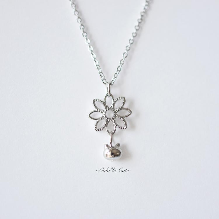 シルバーキャットとお花のネックレス ハンドメイド シルバー ねこ 猫 フラワー 花 春 バレンタイン プレゼント ギフト 犬屋 おしゃれ かわいいアクセサリ Zn Wt005 犬屋 Yahoo 店 通販 Yahoo ショッピング