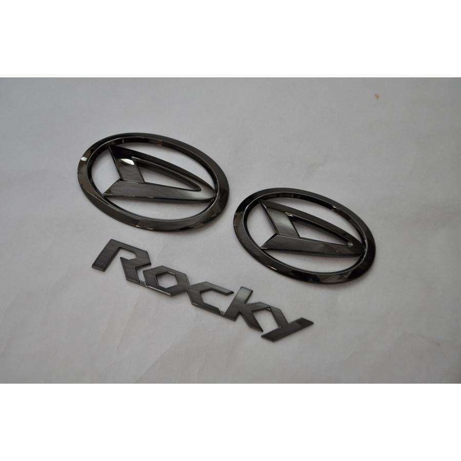 ダイハツ カラー エンブレム 送料無料 ａ２００ ２１０ｓ ｒｏｃｋｙ ロッキー ３点セット ブラック カーパーツ 純正 メッキ 00embset3bk Inventer 通販 Yahoo ショッピング