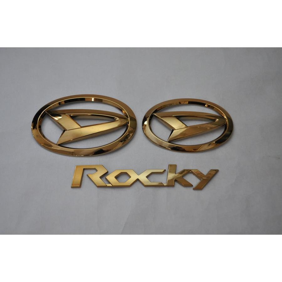 ポイント10倍 ダイハツ カラー エンブレム 送料無料 ａ２００ ２１０ｓ ｒｏｃｋｙ ロッキー ３点セット ゴールド カーパーツ 純正 メッキ 代引不可 Bilisim Io