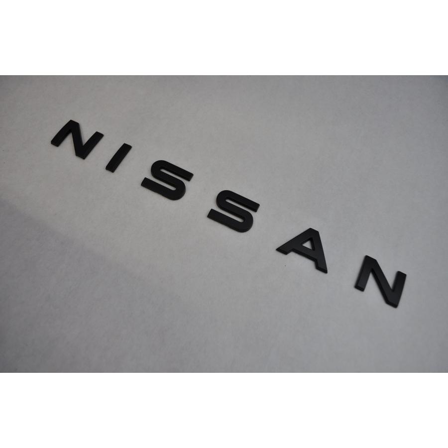マットブラック/ピアノブラック　エンブレム　送料無料　Ｅ１３　ノートオーラ　リアＮＩＳＳＡＮロゴ　純正　メッキ｜INVENTER