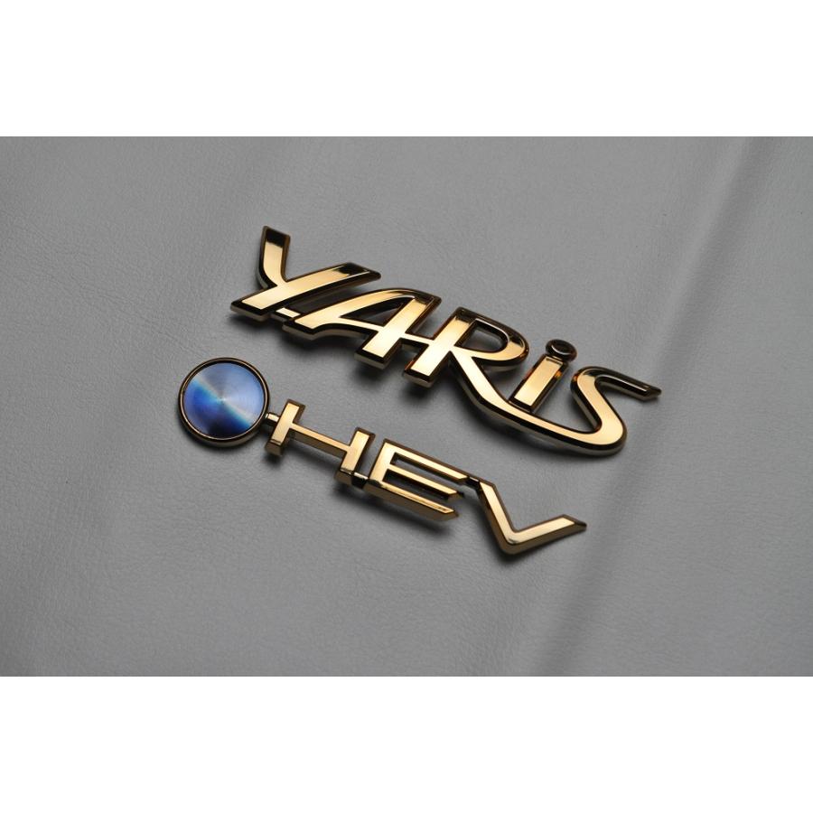 カラー　エンブレム　送料無料　ＭＸＰＨ１４　ヤリス　ＹＡＲＩＳ　ハイブリッド後期　ロゴ２点　純正　ブラックゴールドブルーレッド_2