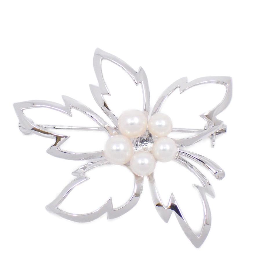 近年デザインMIKIMOTO 花モチーフ ブローチ Gracefully overlapping petals depicted in diamonds and rose quartz