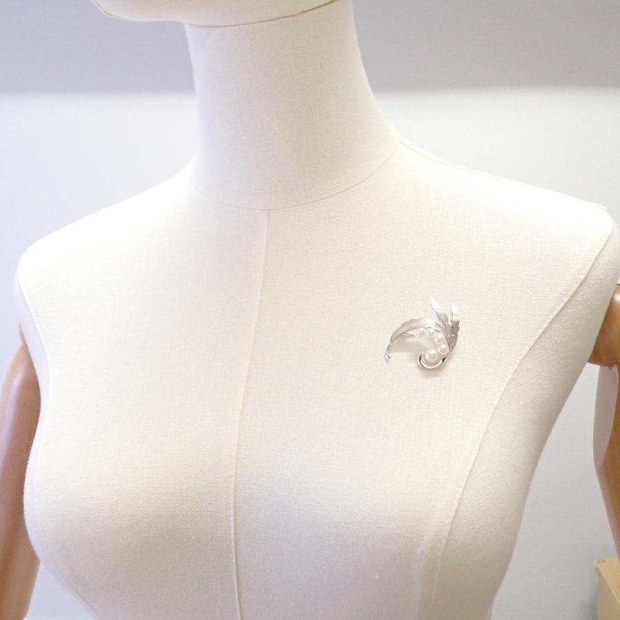 MIKIMOTO（ミキモト） リーフモチーフ ブローチ シルバー/パール5粒